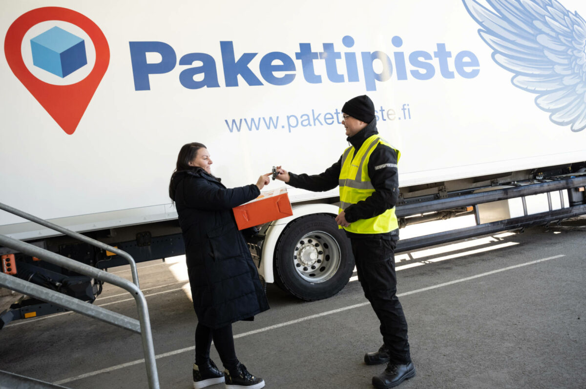 Pakettipiste jakelu pakettiautolla